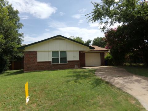 905 W Bridge Street, Granbury, TX 76048 — photo 3