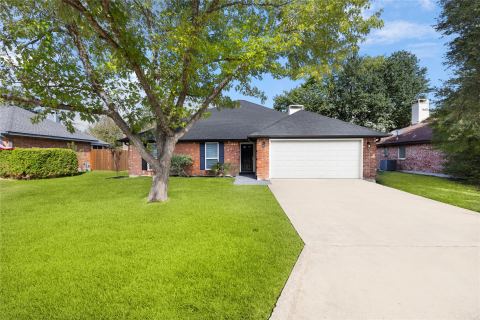 113 Morene Avenue, Waxahachie