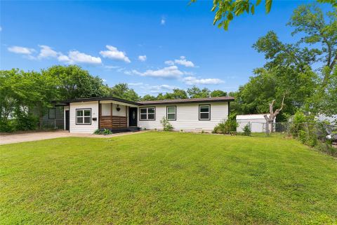 1106 E Strong Parkway, Grand Prairie, TX 75050 — photo 3