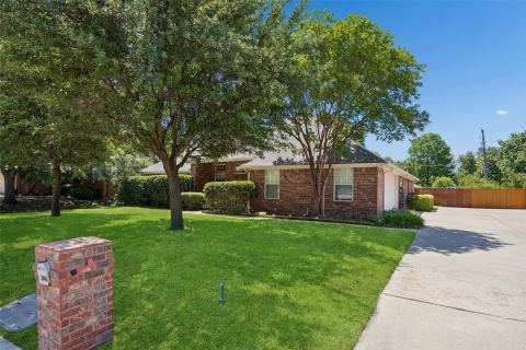 621 W Windsor Drive, Denton, TX 76207 — photo 2