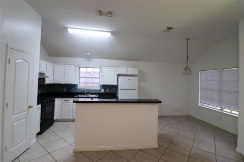 6100 Harwood Crossing Drive, Arlington, TX 76018 — photo 3