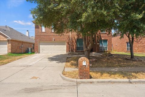 2236 Sparrow Hawk Court, Grand Prairie, TX 75052 — photo 2
