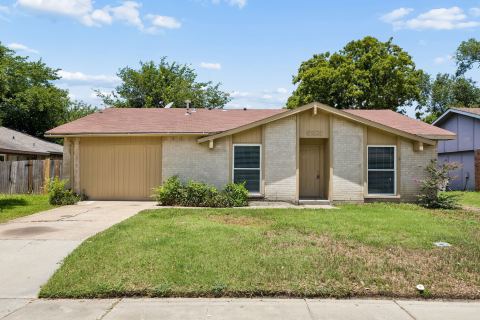6221 Pine Street, Rowlett