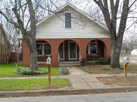 743 N Buffalo Avenue, Cleburne