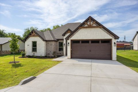 2209 Snake River Drive, Granbury, TX 76048 — photo 2