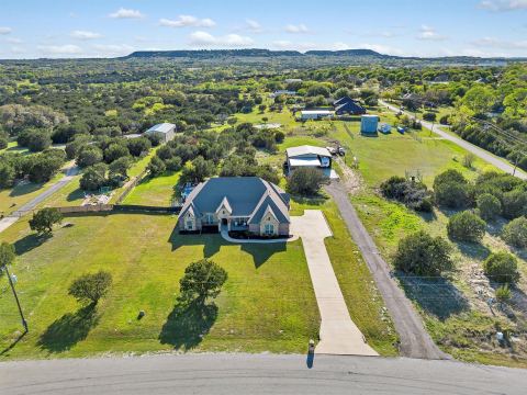 701 Milton Court, Granbury, TX 76048 — photo 3