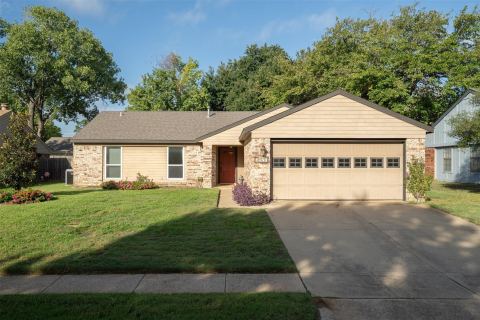 3911 White Oak Court, Flower Mound