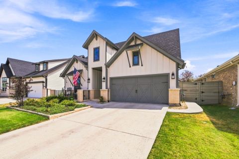 8716 Bur Oak Drive, Justin, TX 76247 — photo 2