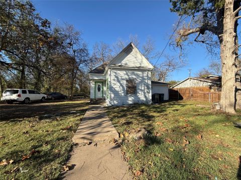 411 W Hester Street, Sherman, TX 75090 — photo 3