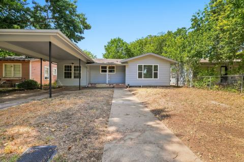 904 Bales Street, Cleburne