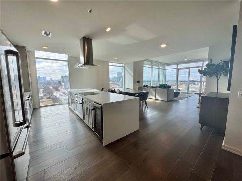 6911 Cowboys Way 913, Frisco