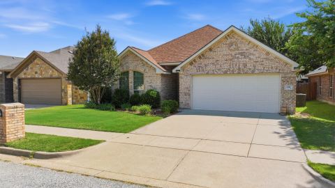1408 Lauren Lane, Granbury, TX 76048 — photo 2