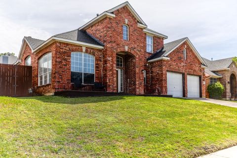 611 Laura Lane, Grand Prairie, TX 75052 — photo 3