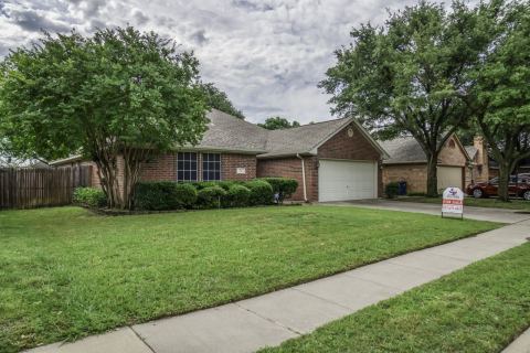 320 Shane Lane, Burleson