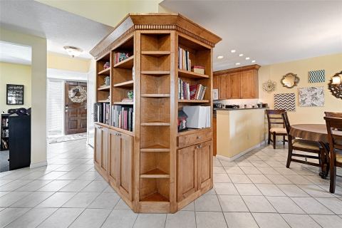2954 Woodcroft Circle, Carrollton, TX 75006 — photo 2