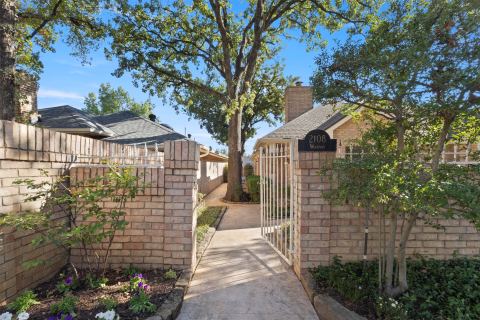 2108 Woodway Drive, Arlington, TX 76017 — photo 2
