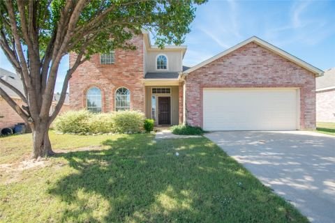 8512 Clearbrook Drive, Fort Worth