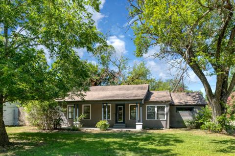 207 Hackberry Street, Terrell