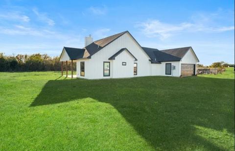 1481 County Road 4870, Leonard