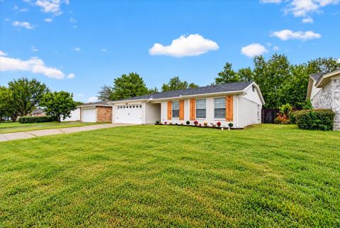 617 S Waxahachie Street, Mansfield, TX 76063 — photo 2
