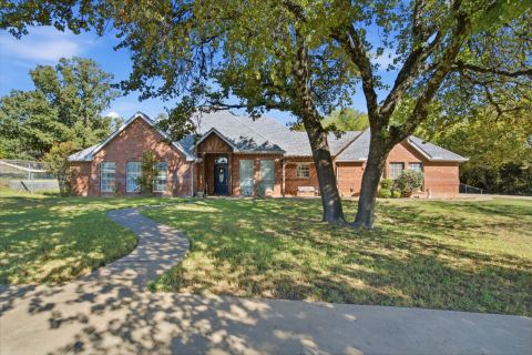 210 Saddle Club Road, Weatherford