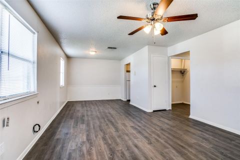 105 Peach Street A, Crowley, TX 76036 — photo 2