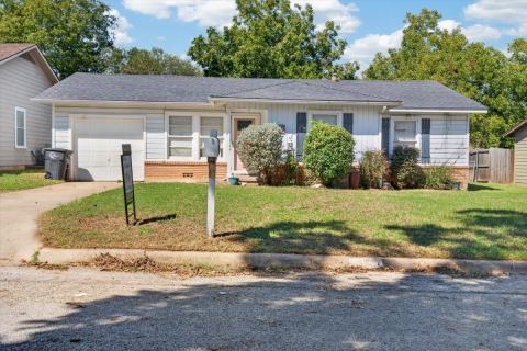 1204 Bales Street, Cleburne