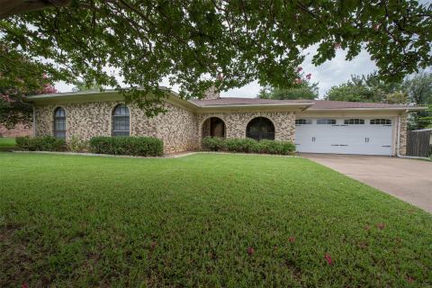 8704 Irongate Drive, North Richland Hills, TX 76182 — photo 2