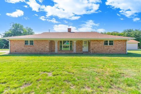 401 S Beverly Street, Crowley