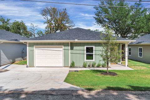 807 Branding Iron Trail, Granbury