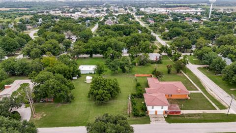 618 W 5th Street, Justin, TX 76247 — photo 2