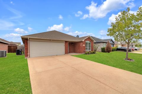 1039 Caliente Drive, Grand Prairie, TX 75051 — photo 2