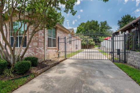 2608 Rochelle Drive, McKinney, TX 75070 — photo 2