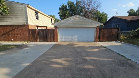 833 James Street, Azle, TX 76020 — photo 2