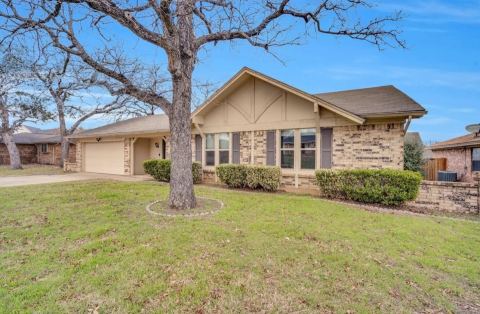605 Steeplechase Drive, Bedford, TX 76021 — photo 2
