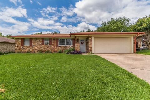 2015 Brenda Avenue, Denison