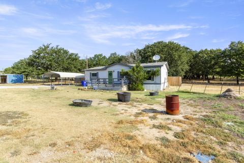 313 Hogan Lane, Whitesboro, TX 76273 — photo 3