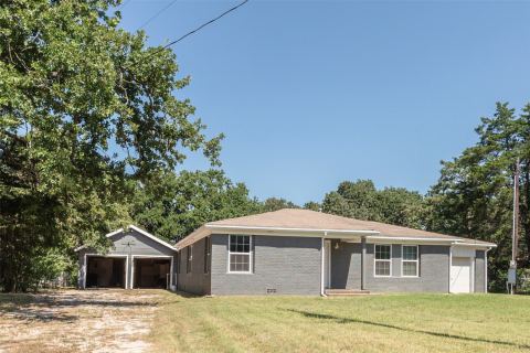 304 Jack Grace Hill Road, Bowie, TX 76230 — photo 2