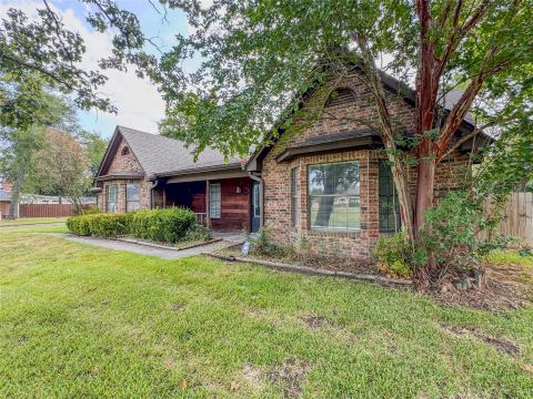 204 Briarwood Street, Sulphur Springs, TX 75482 — photo 2