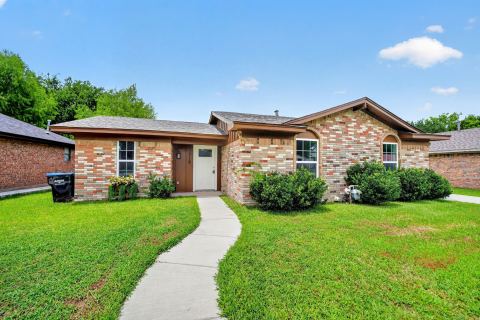 8312 Charles Street, Greenville