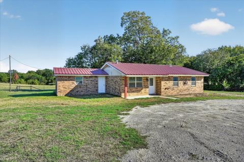 504 W Clay Street, Montague, TX 76251 — photo 3