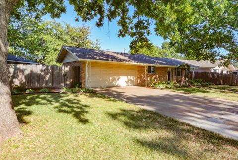 1207 Lynnwood Drive, Cleburne, TX 76033 — photo 2