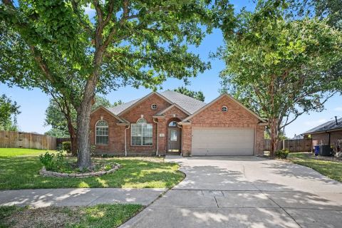 11 Mary Lou Court, Mansfield, TX 76063 — photo 2