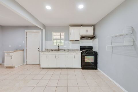 1213 De Ridder Avenue, Fort Worth, TX 76106 — photo 2