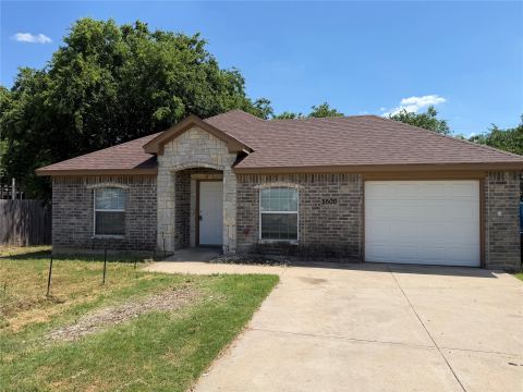 5500 David Strickland Road, Fort Worth, TX 76119 — photo 2