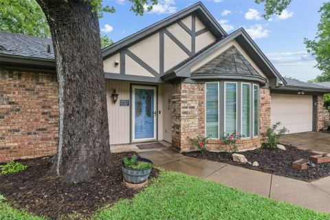 5707 Trail Crest Drive, Arlington, TX 76017 — photo 2