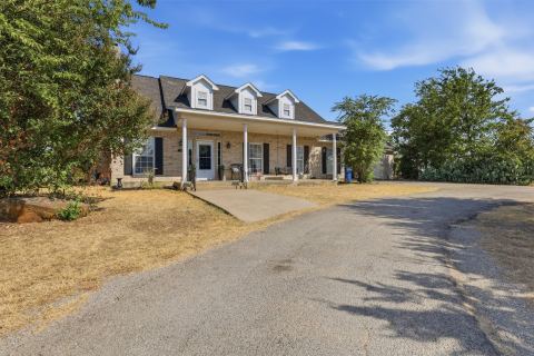 2116 Woodard Avenue, Cleburne, TX 76033 — photo 2