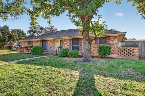 1818 Lakemont Court, Arlington, TX 76013 — photo 2