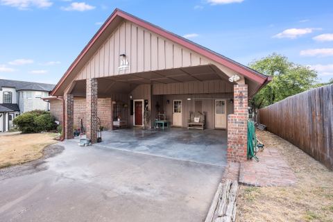 643 S Rough Creek Court, Granbury, TX 76048 — photo 3