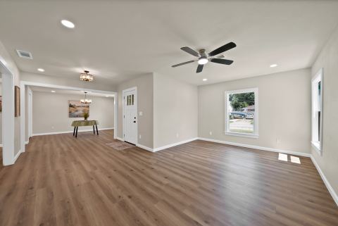 1104 E Russell Avenue, Carrollton, TX 75006 — photo 2